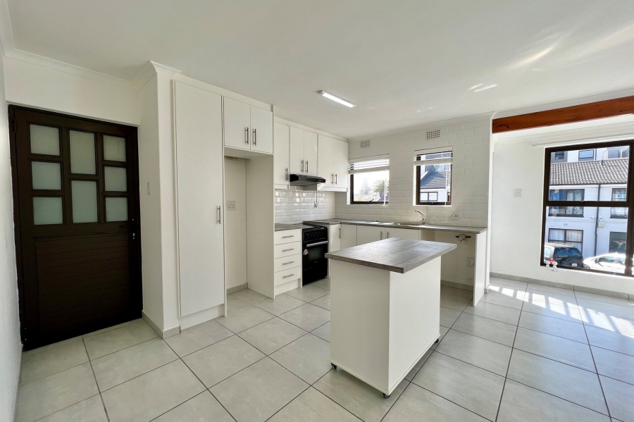 To Let 2 Bedroom Property for Rent in Bloubergrant Western Cape